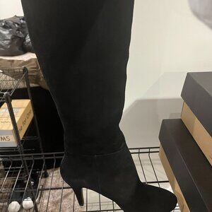 Black Heeled Sueded Boot